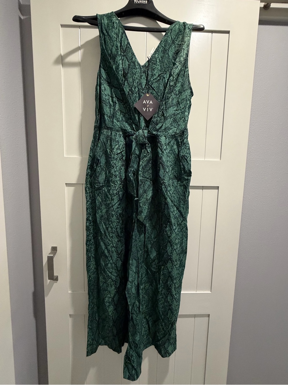 Ava & Viv Emerald Green V-Neck Sleeveless Jumpsuit with Tie Waist